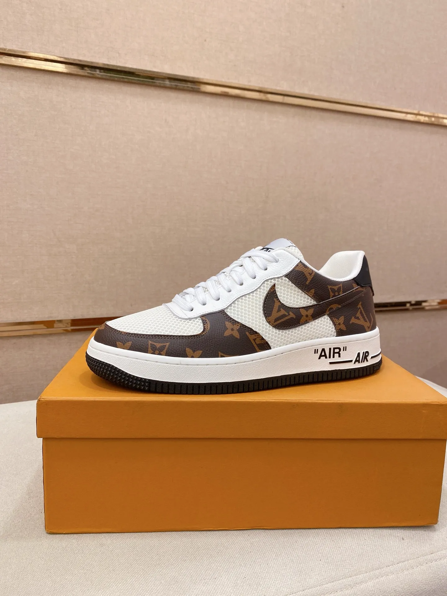Men's shoes💰 440💰Louis Vuitton (Louis Vuitton/LV) top 🔍🔍 new models are on sale at the same time, the upper 🇮🇹 imported Italian first-layer cowhide, fully imported mesh breathable lining 💪💪, completely 1⃣️compared 1⃣️Reproduction🇮🇹💪💪, ⚠Sole: The original sole is specially provided by the original factory, the exclusive movable molded sole is super comfortable, ⚠Original factory follow-up goods, 🔍🔍high quality, you can enter and leave the counter at will, welcome to compare⚠. Code number: 38-44. Can be customized for 45 non-refundable!